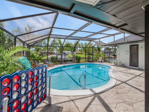 Luxurious Waterfront Retreat un Cape Coral - Unforgettable Vacation Awaits
